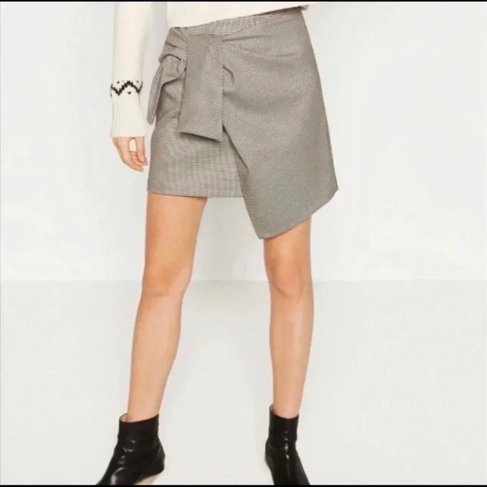 Zara Mini Skirt black and white size XS